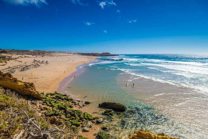 Lisbon beaches: the best tips in the area